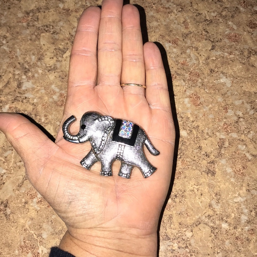 NWOT Beautiful Elephant Pin - Picture 9 of 9